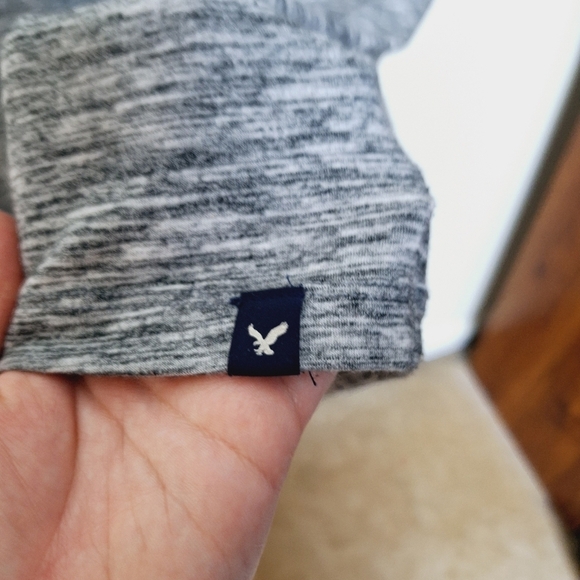 American Eagle Gray Space Dye Core Flex Classic Fit V Neck Tee Shirt Size XL - Picture 6 of 8